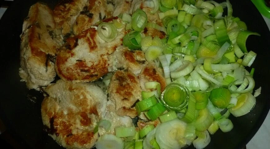 Chicken with mustard and leek