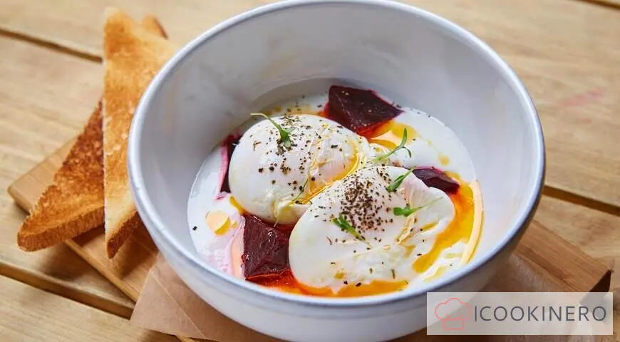 Benedict con yogurt e burro piccante