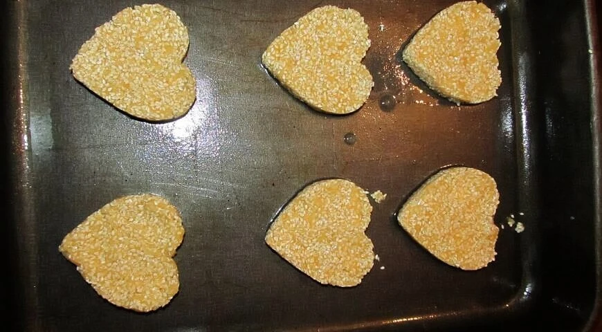 Sesame hearts with nuts and dried fruits