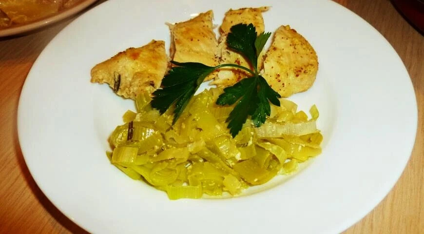 Chicken with mustard and leek