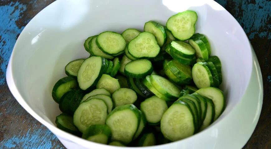 Salad with cucumbers "Appetizing"