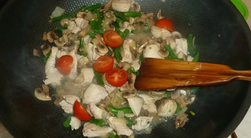 Funchoza with chicken and vegetables