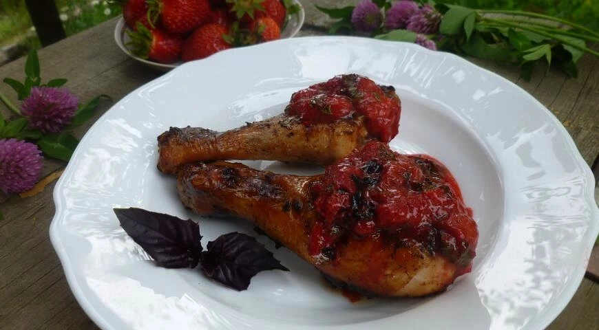 Brochettes de poulet sauce fraise-basilic