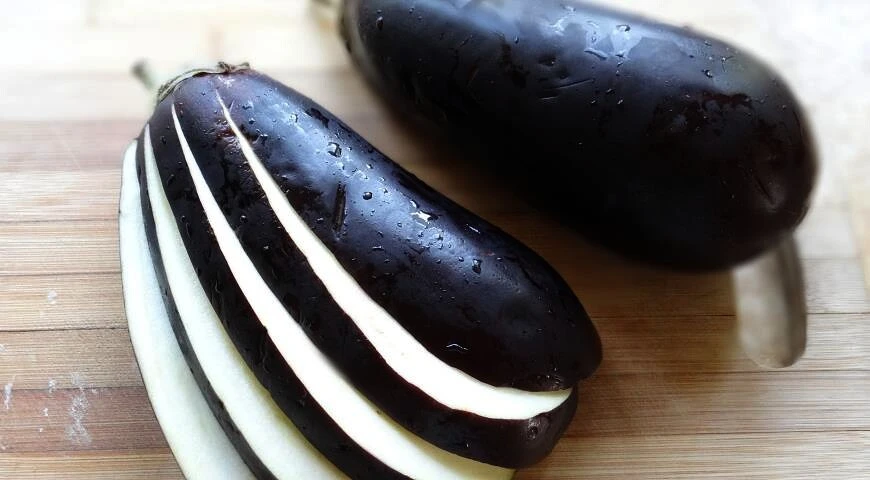 Eggplant baked and fan stuffed