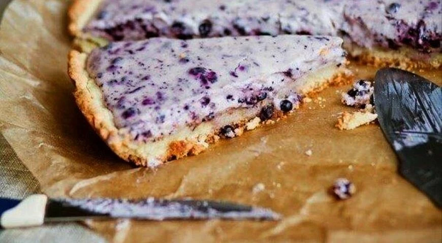 Blueberry pie with cottage cheese