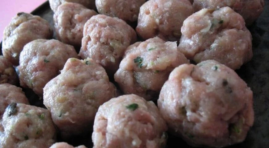 Meatballs in creamy mushroom sauce