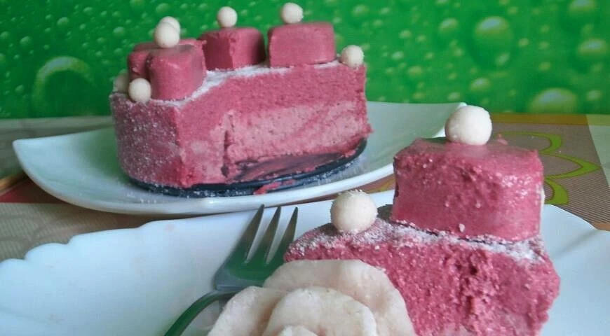 Pastel helado de brotes rosados (CRUDO)