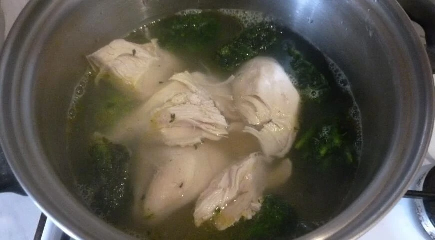 Soupe de purée de poulet pour enfants