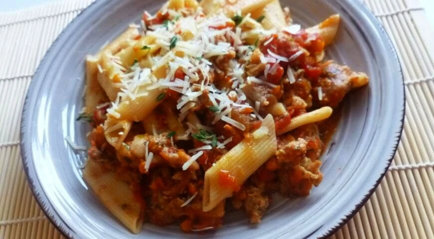 Pasta with sausages for frying