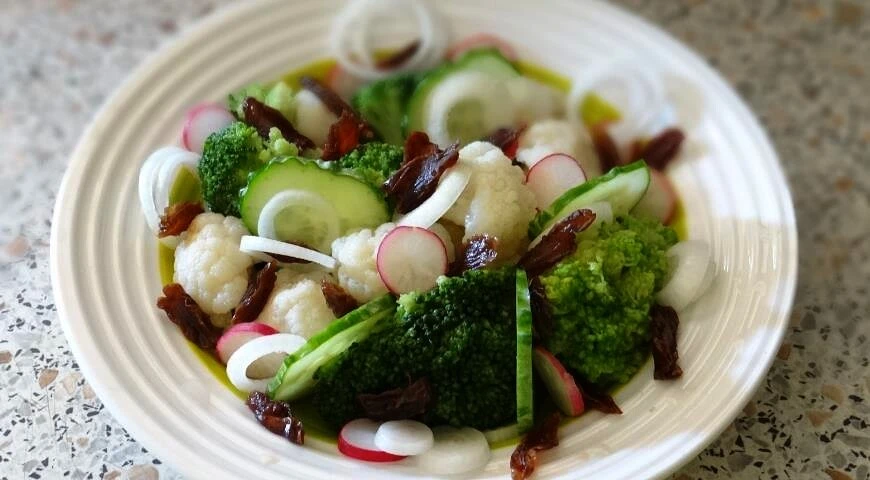 Salade vitaminée au brocoli et chou-fleur