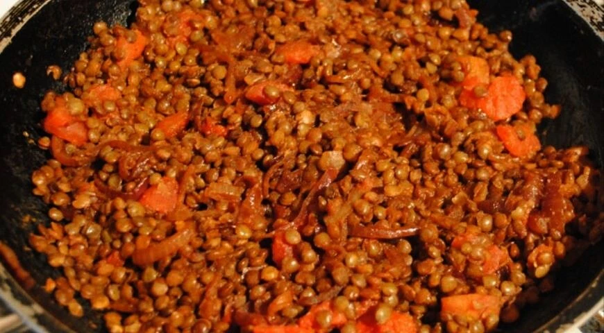 Lentils with onions and tomatoes