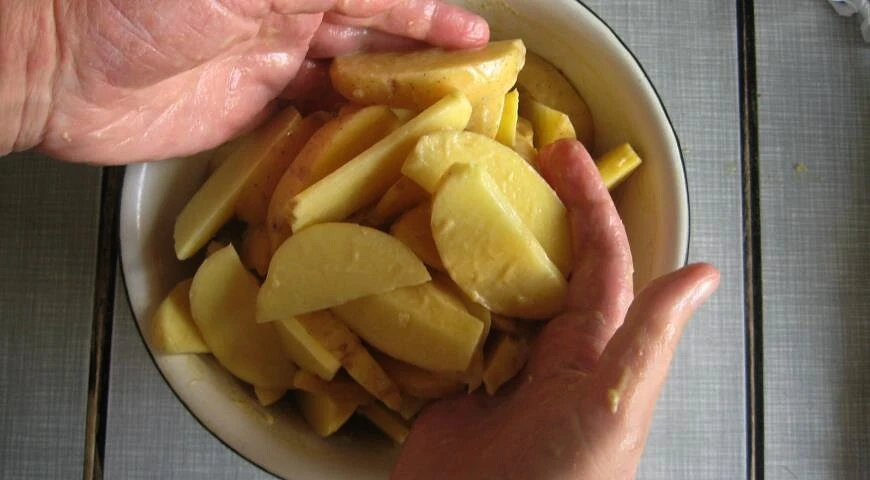 Kartoffeln mit Senfsauce und Sesam überbacken