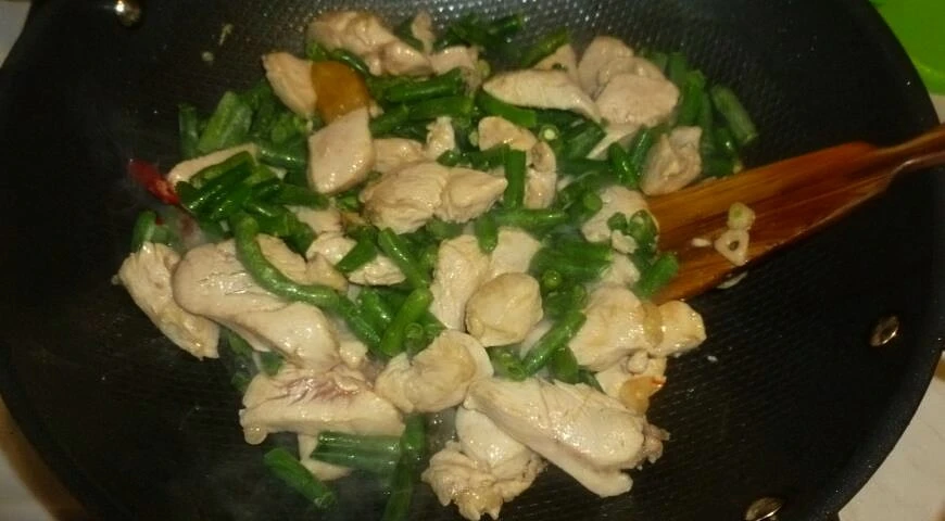 Poulet aux légumes au wok