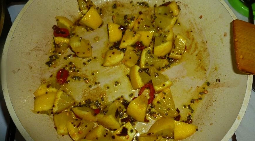 Gemüsecurry mit Basmatireis und scharfer Zitrone