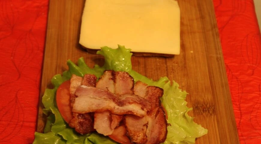 Sandwich aux oeufs et au bacon