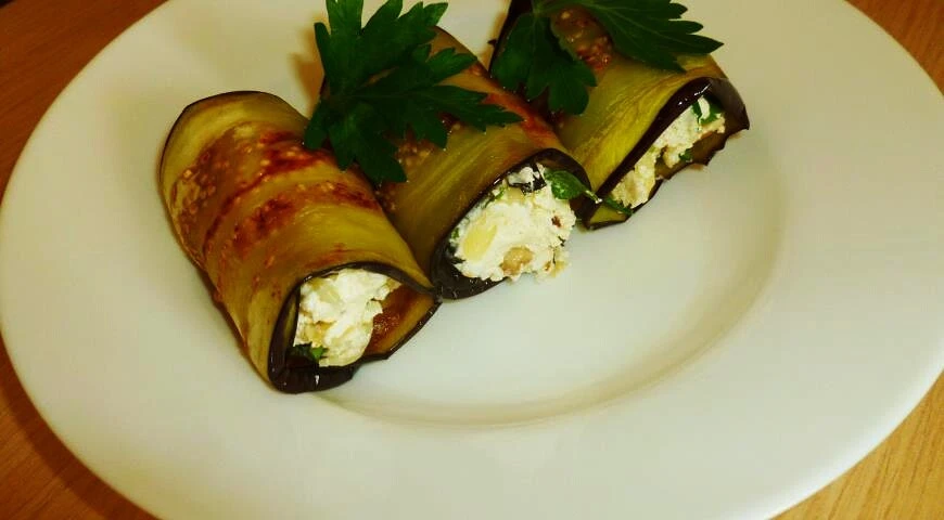 Eggplant rolls with cream cheese