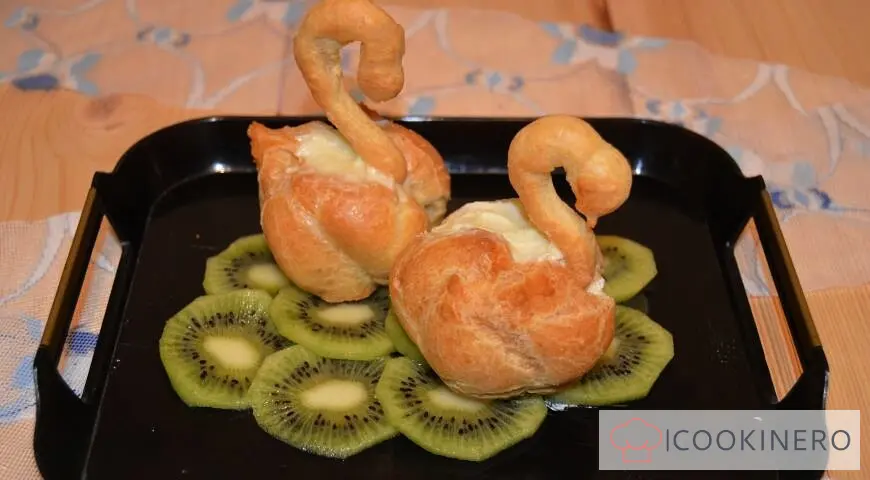 Custard cakes "Swan fidelity"