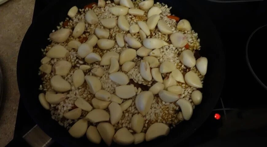 Pilaf with garlic