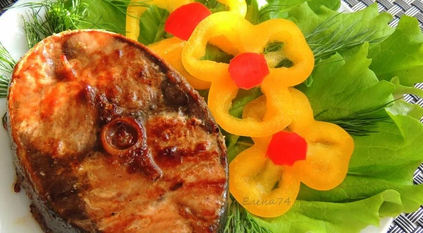 Grilled tuna in spicy-sweet marinade