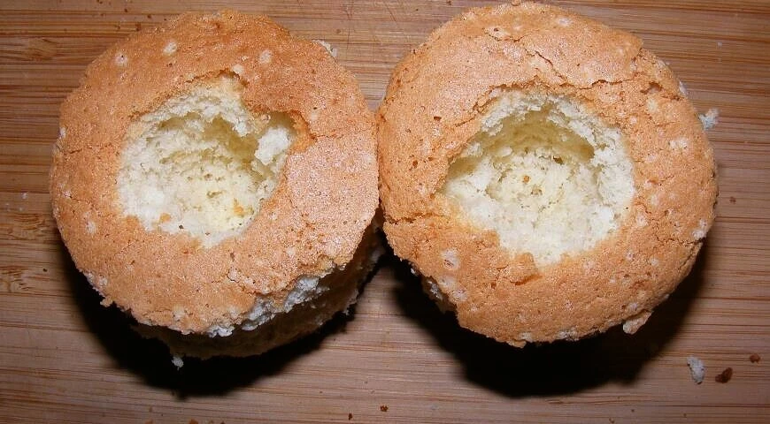Torte biscotto "Margherite" con crema pasticcera e panna