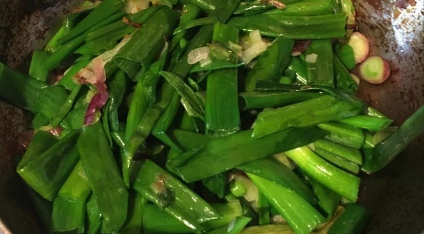 Quiche con cipolle verdi e asparagi