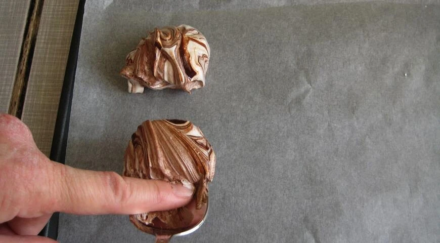 Merengue "mármol" con chocolate "Para la amada"