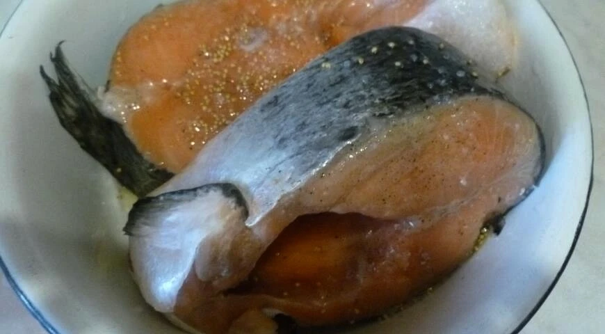 Salmon with radish and carrot salad