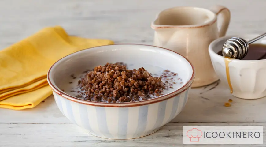 Buckwheat porridge with spicy lean milk