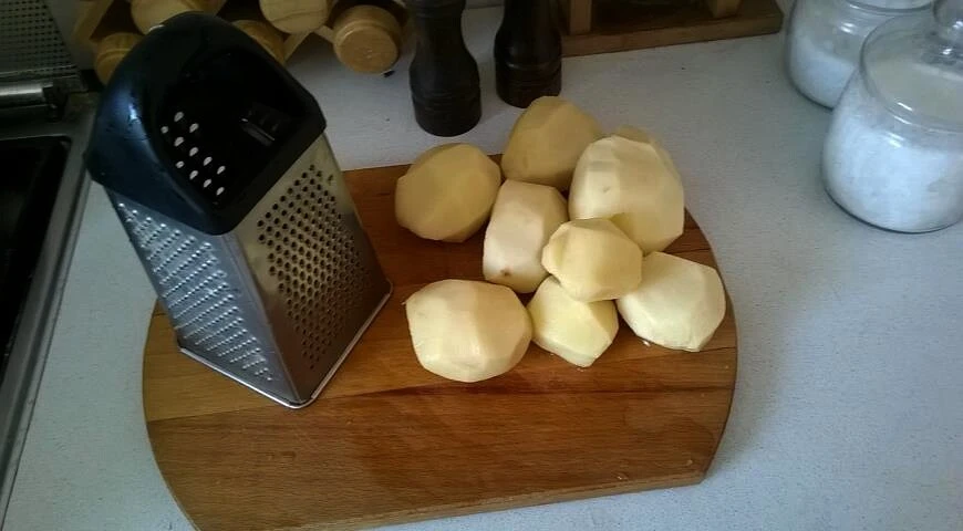 Kartoffelkuchen mit Zwiebeln und Karotten