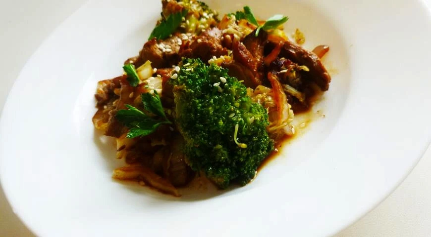 Maiale con wok di broccoli
