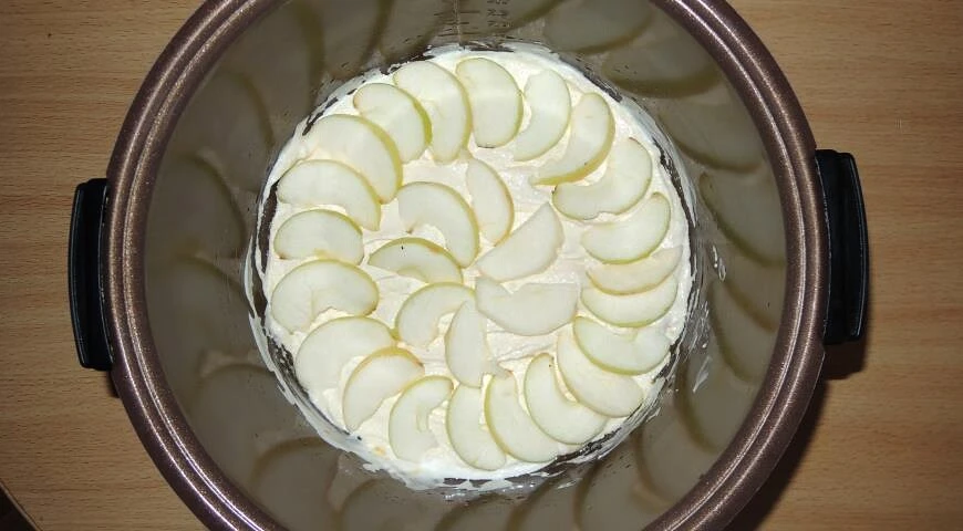 Casserole de fromage cottage d'hiver aux pommes et à la cannelle