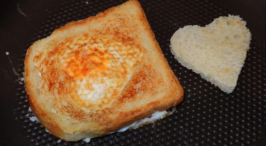 Panino con uova e formaggio