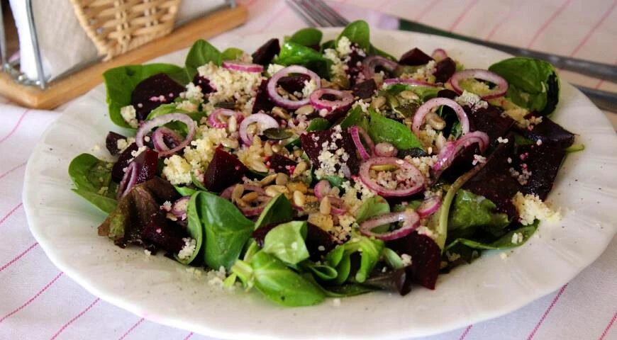 Beet salad with couscous