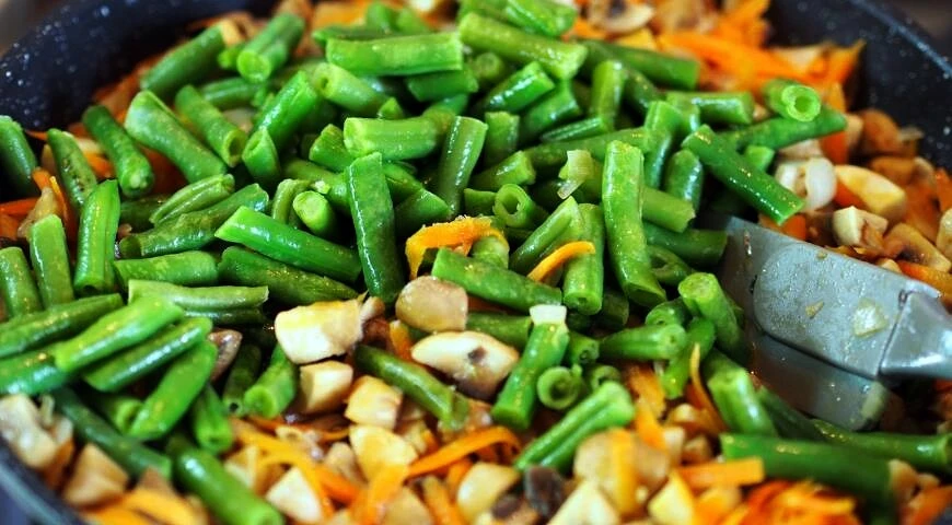 Pimientos rellenos de champiñones, verduras y quinoa