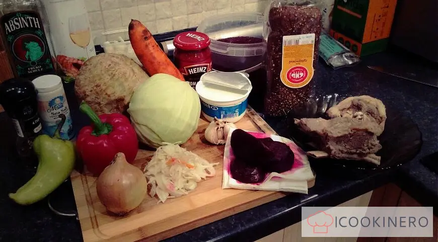 Crème-bortsch aux poivrons cuits au four, petits pains au bacon et ail au four