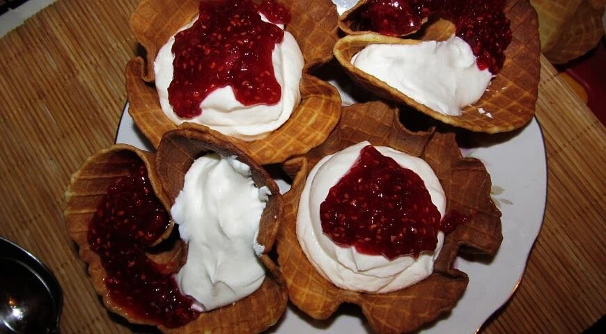Waffle baskets with curd cream