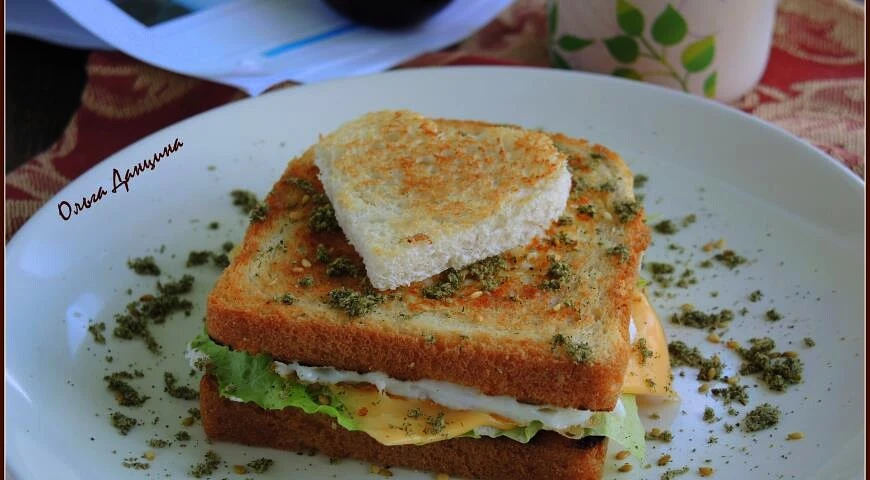 Sandwich with egg and cheese