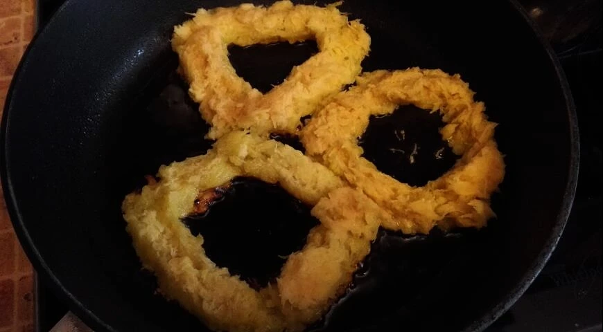 Huevos fritos en forma de patata