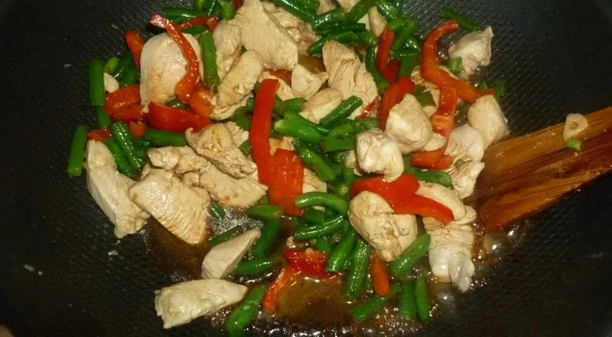 Chicken with wok vegetables
