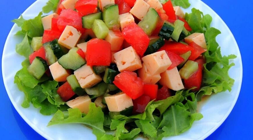 Salade de légumes au fromage