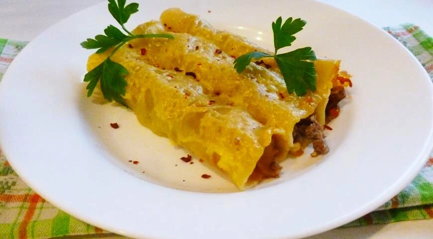 Cannelloni with beef and apple