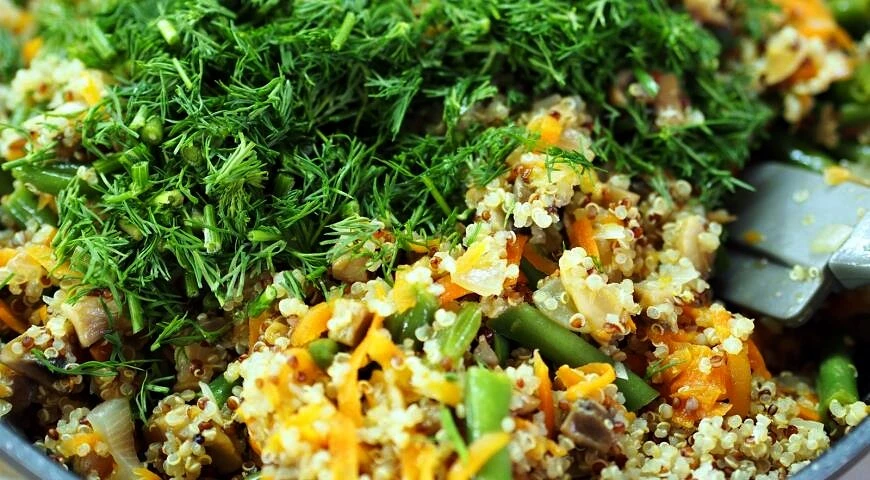 Peperoni ripieni di funghi, verdure e quinoa