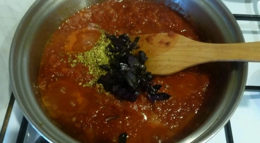 Pechuga de Pollo a la Plancha con Salsa de Tomate, Albahaca y Parmesano