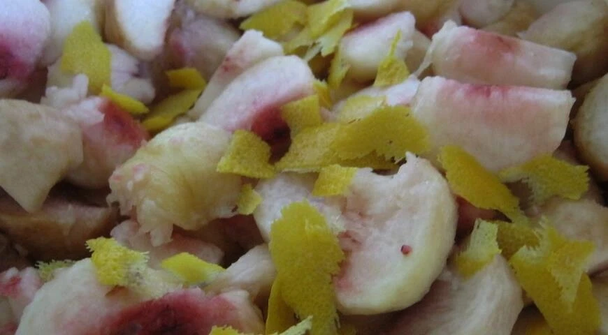 Confettura di fichi e pesche con limone e pepe rosa