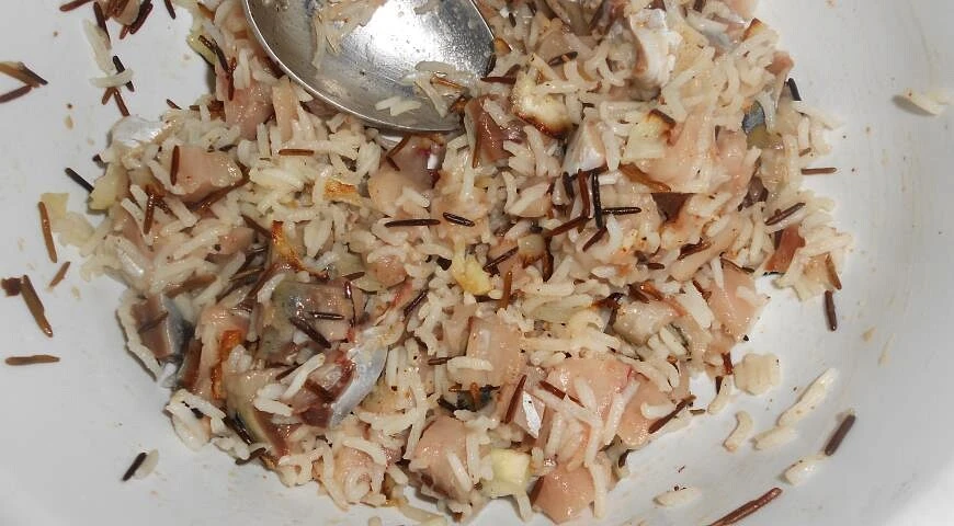 Kuchen mit Makrele und Reis