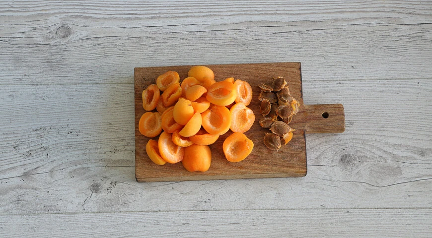 Pitted apricot jam