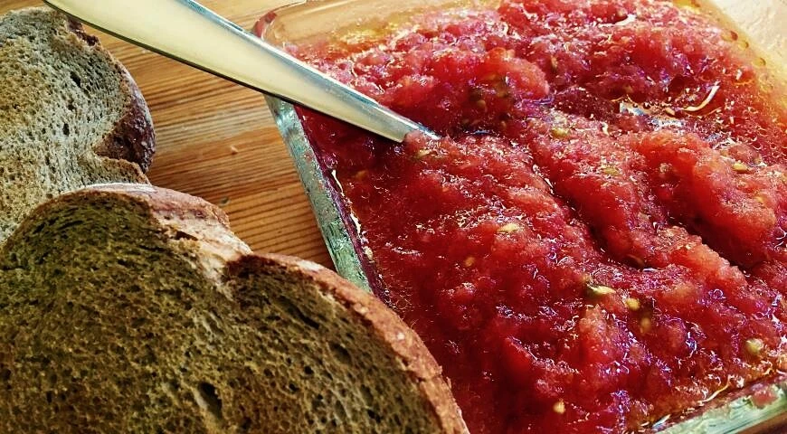 Pan con tomate (pan con tomate) bread with tomatoes