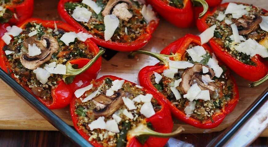 Bell peppers stuffed with mushrooms, vegetables and quinoa