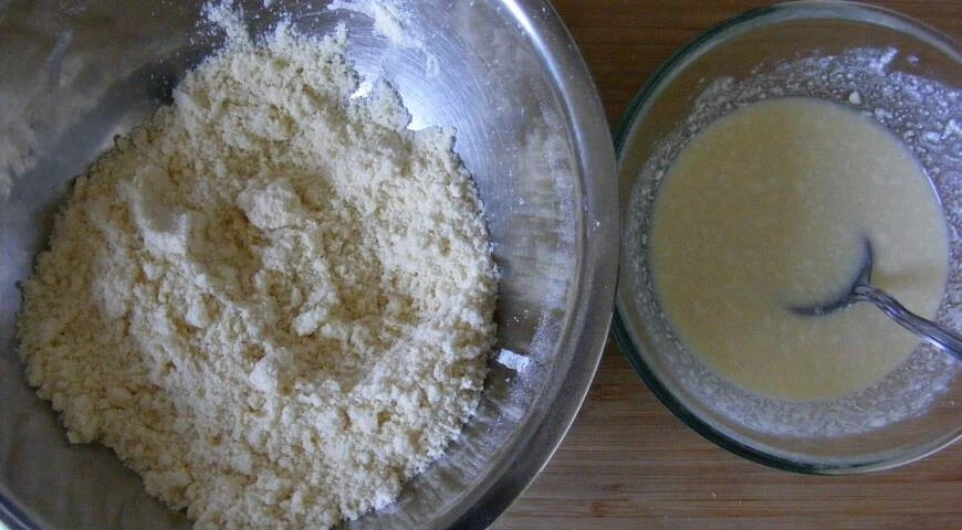Gâteau friable avec couche de fromage cottage