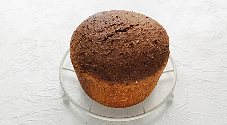 Kulich on kefir with almonds